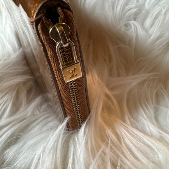 Louis Vuittion Vernis Mongram Wallet - Picture 4 of 7